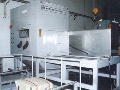 濕式(shi)數(shù)控(kong)噴(pen)砂機(jī)(ji)