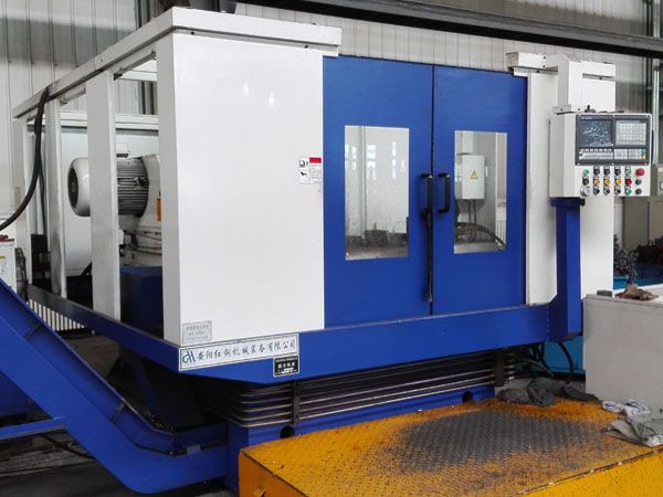 鉤尾框(kuang)承(cheng)載(zai)麵(mian)加(jia)工機(jī)牀(chuang)